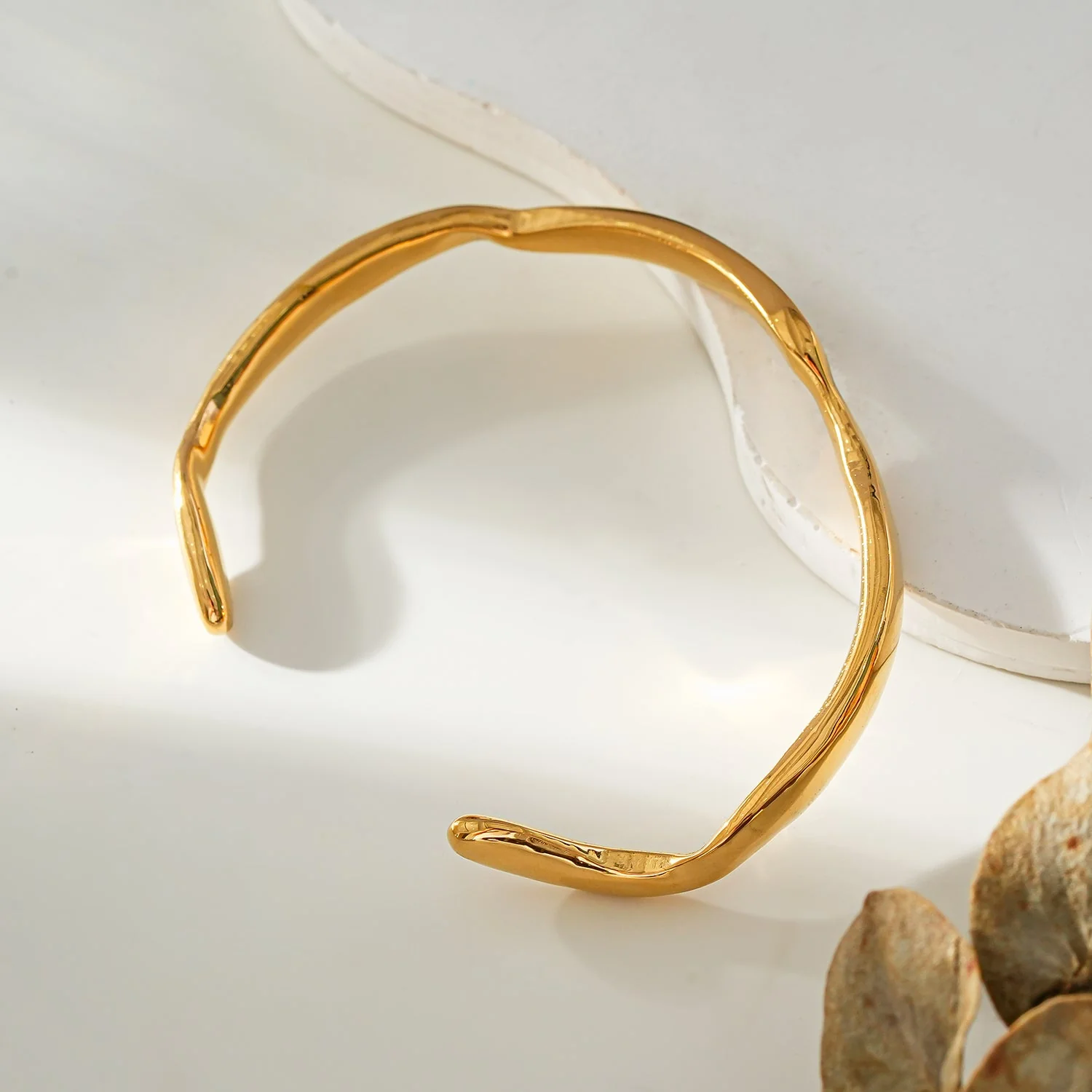 Style CHANBA: Avant Garde Abstract Shaped Bracelet in Gold - Image 5
