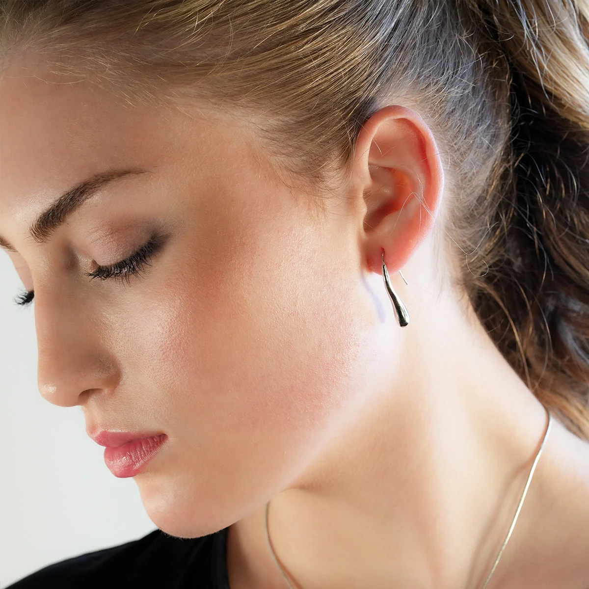 Style CORNING Silver (White Gold): Tadpole-Shaped Earrings – Unique Elegance with a Playful Twist - Image 5