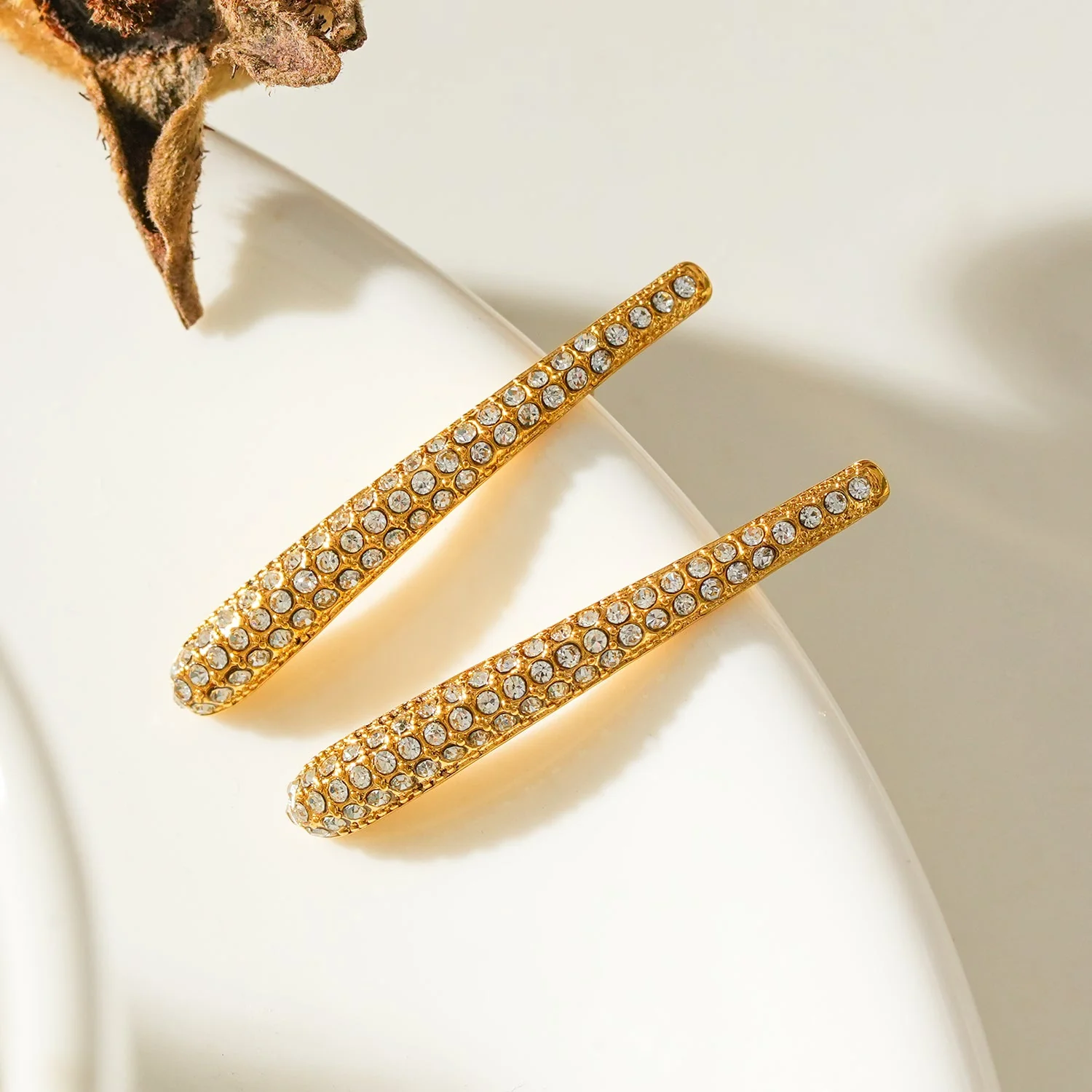 Style HILO: Curved Pavé Zirconia Shaped Stud Earrings in Gold - Image 4