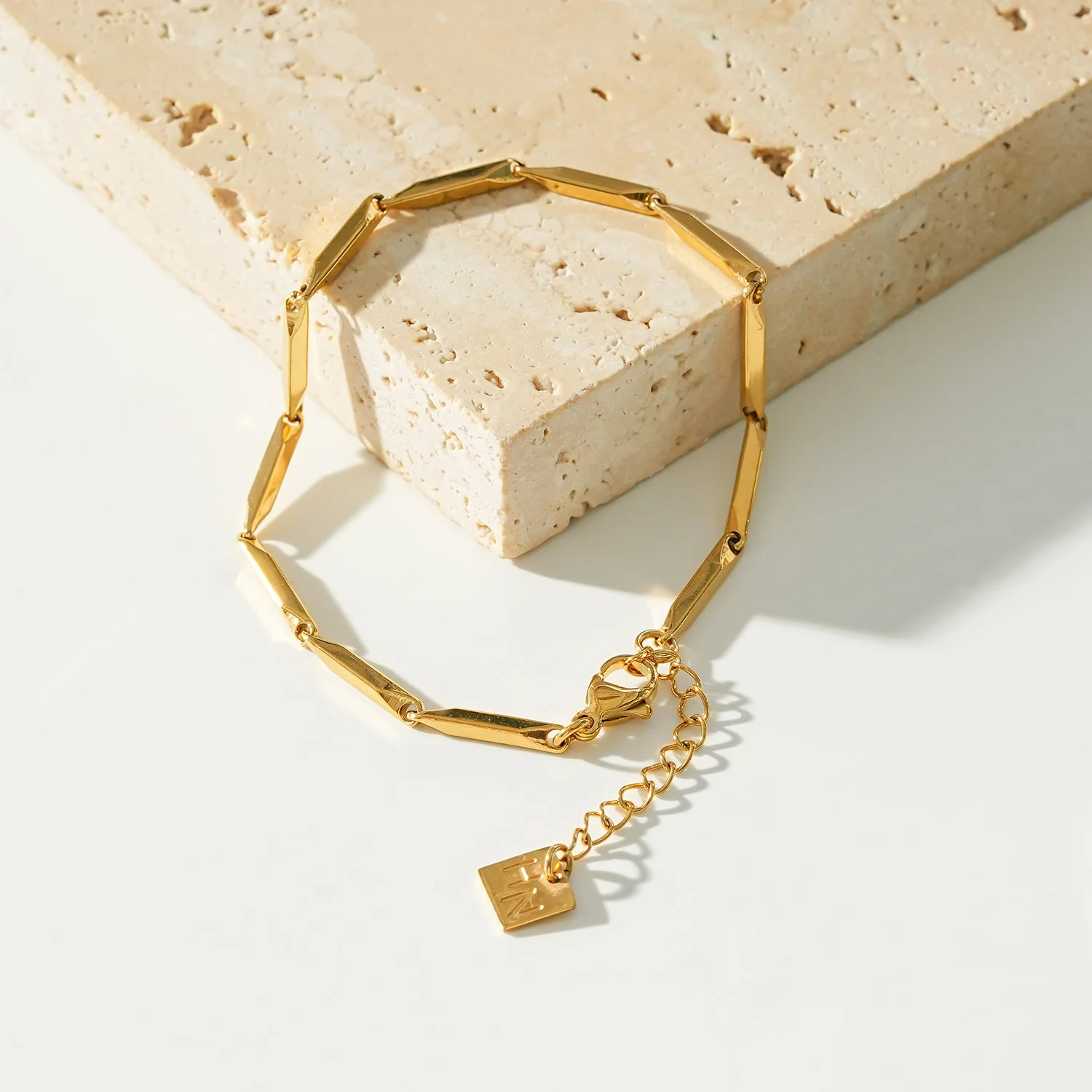 Style JARAON Gold: Minimalist Geometric Shaped Beaded Chain Anklet - Image 3