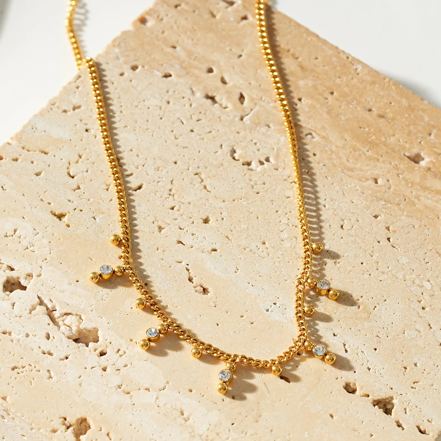 Style KALPI: Zirconia & Ball-Beaded Chain Necklace in Gold - Image 8