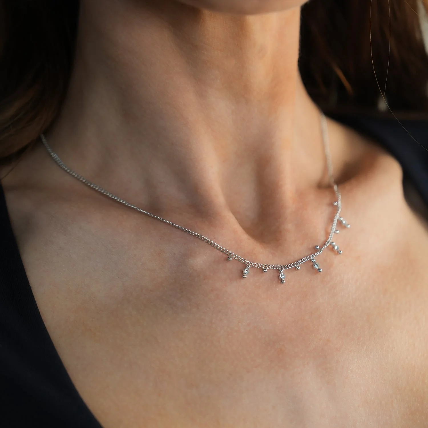 Style KALPI: Zirconia & Ball-Beaded Chain Necklace in Silver - Image 3