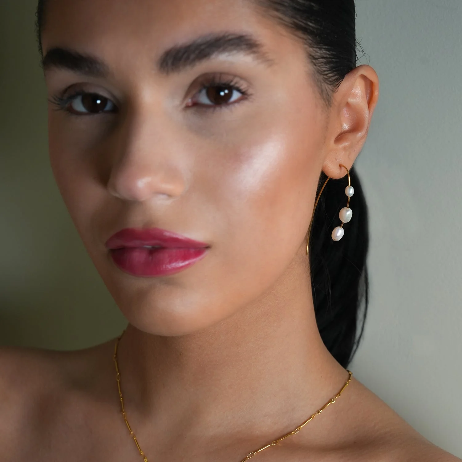 Style: LISANNE: Geometric Shaped Modernist Hoop Earring with a Trio of Fresh-Water Pearls - Image 11