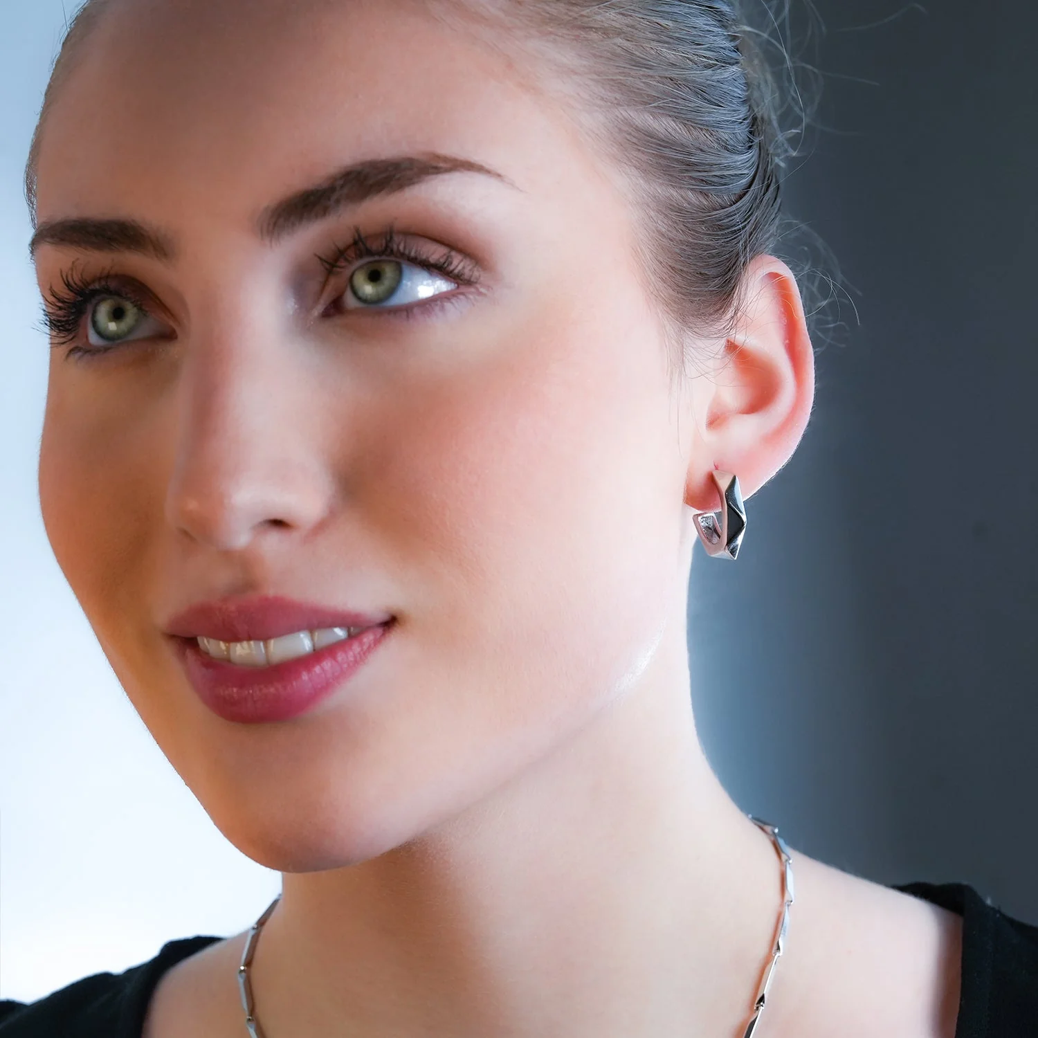 Style PERIDO Silver Toned (White Gold): Art Deco Styled Geometric Hoop Earrings - Image 7
