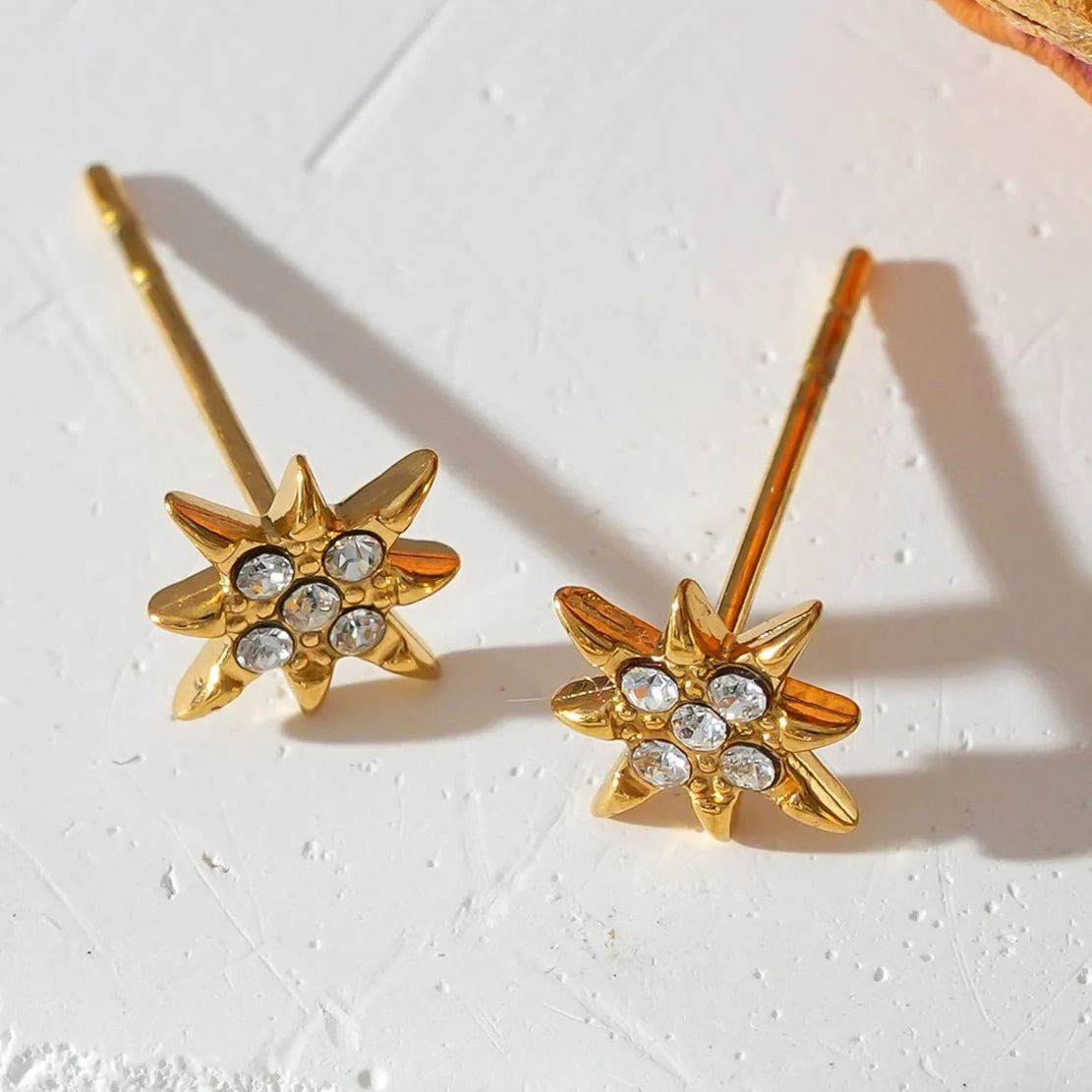 Style SARENBE Gold: 'Star Bright' Stud Earrings Gold - Image 3