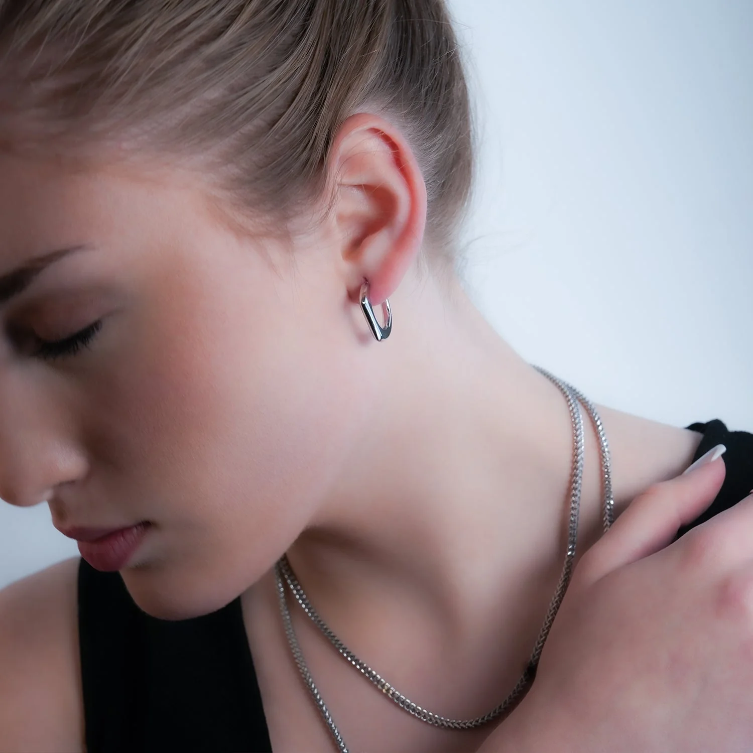 Style SOLOMA Silver Toned (White Gold): Retro Industrial-Chic Style Hoop Earrings - Image 10