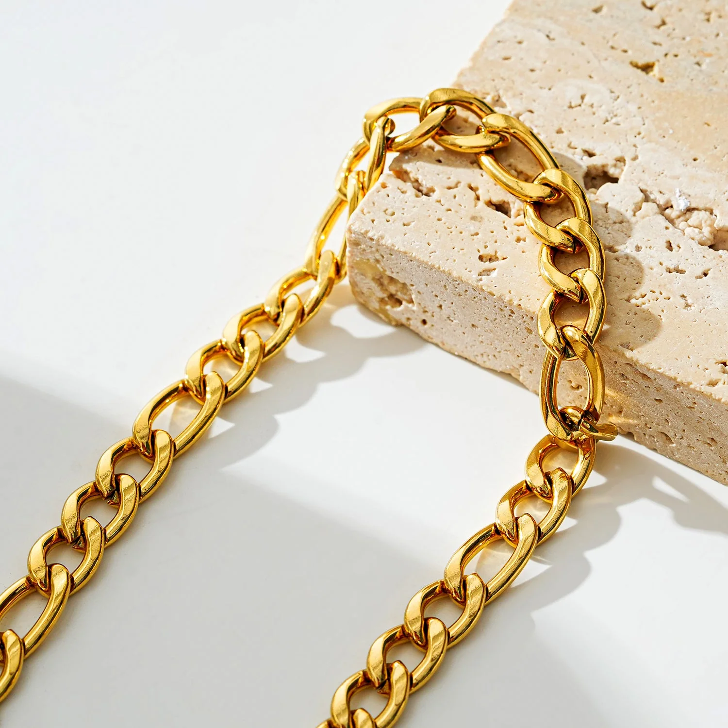 Style SUTTON: Cuban-Link Statement Chain Necklace in Gold - Image 10