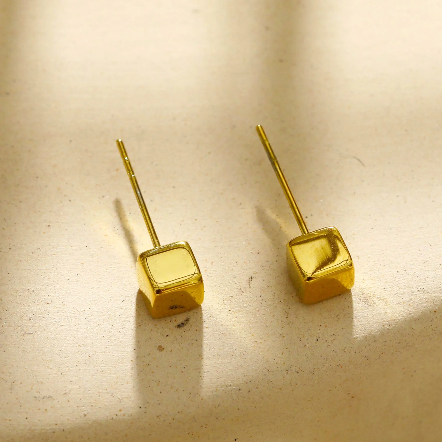 Style SYNNE: Square Bead Minimalist Stud Earrings in Gold & Silver - Image 3