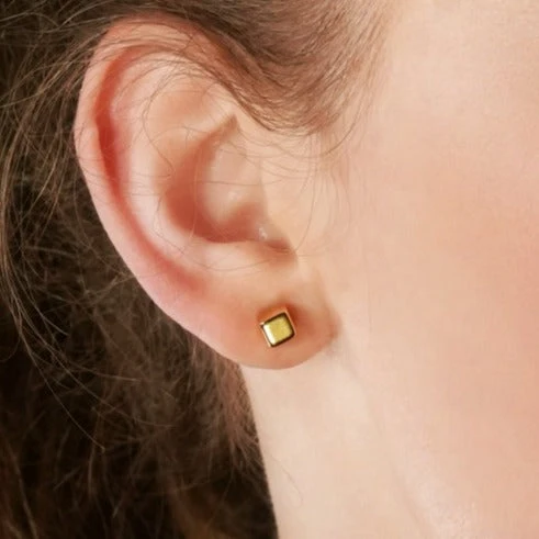 Style SYNNE: Square Bead Minimalist Stud Earrings in Gold & Silver - Image 5