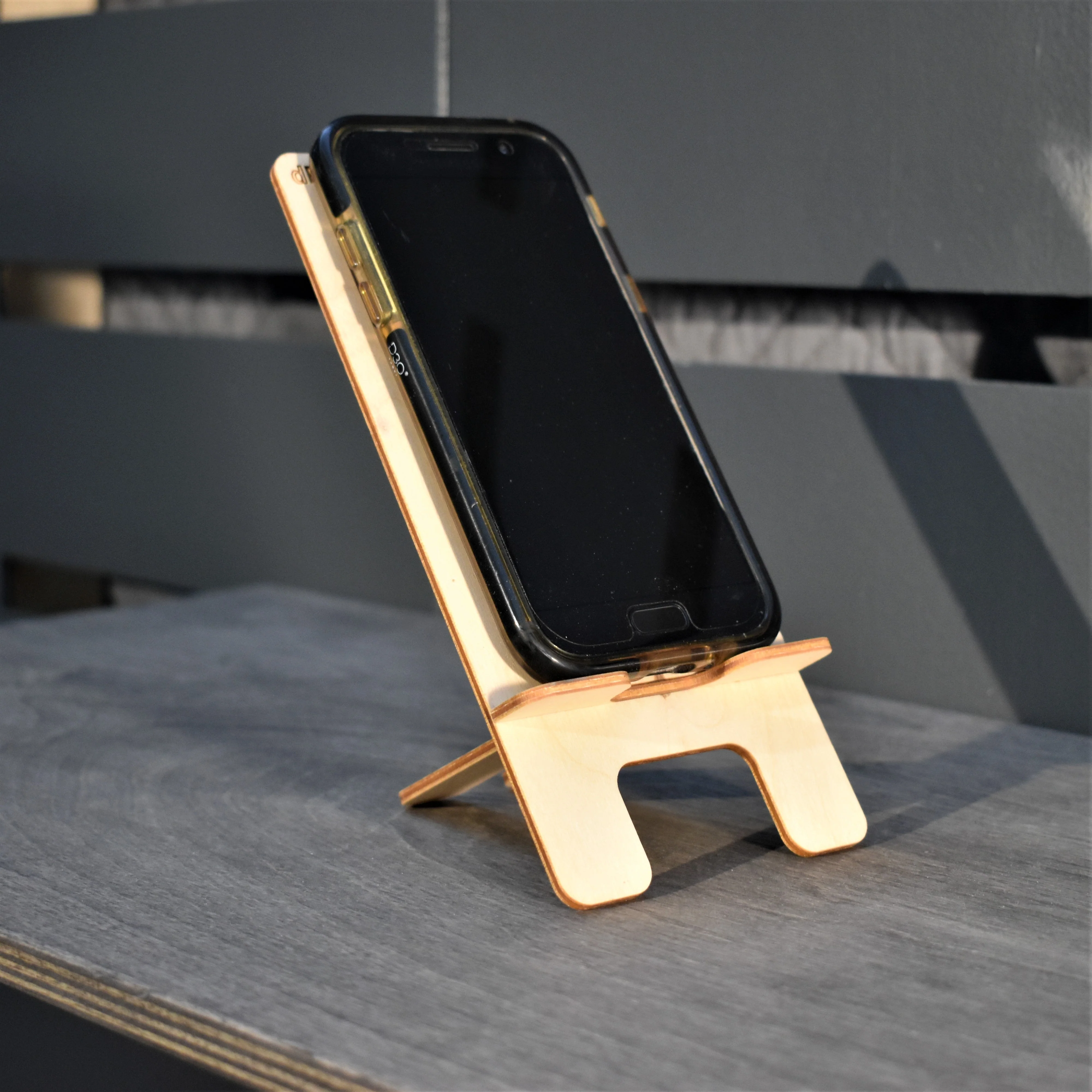 Support en bois pour cellulaire le “D-Poser” - Image 5