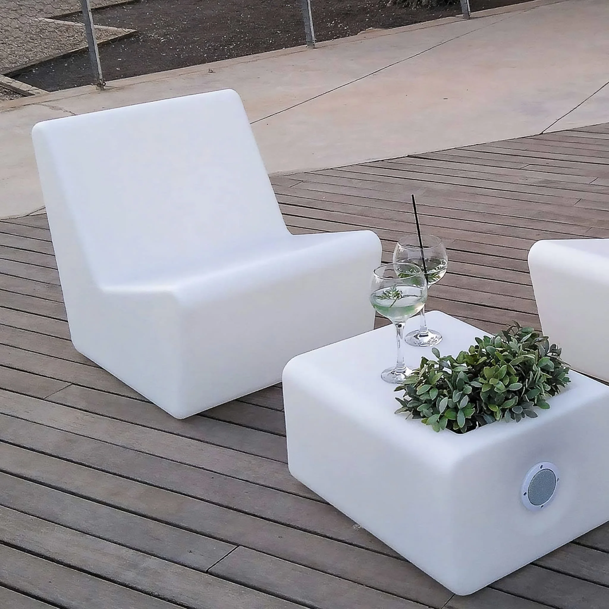 Tarida Sit<br> Indoor & Outdoor Chair - Image 7