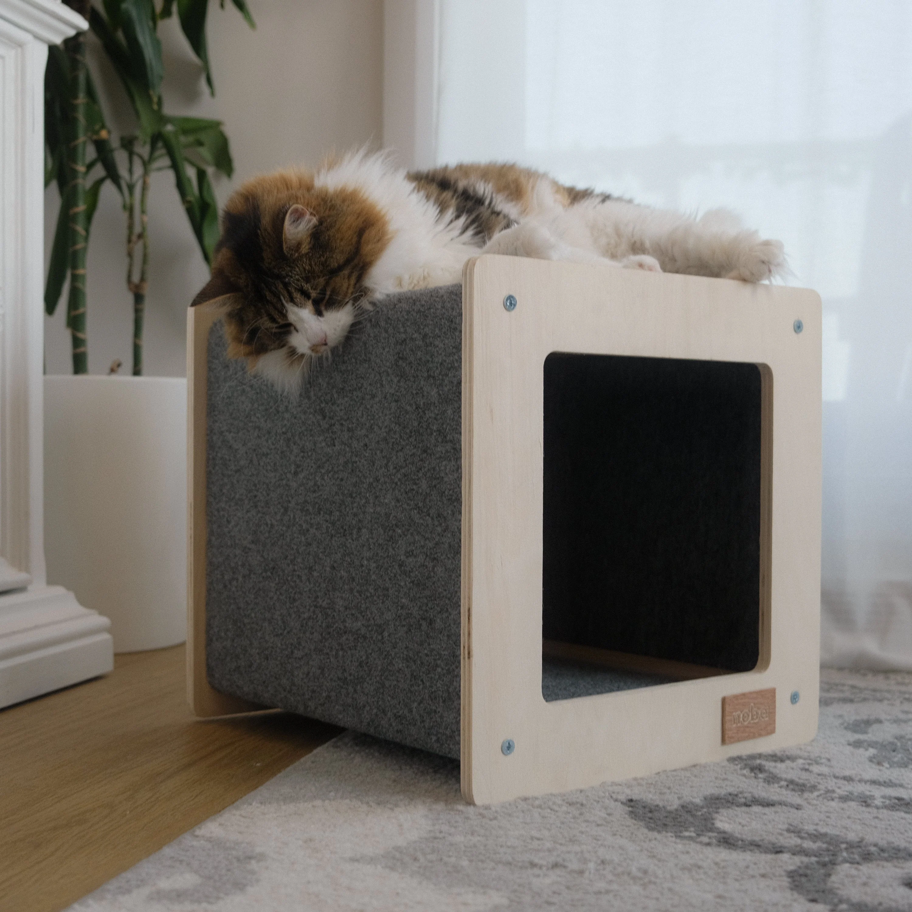 The Urban Hut Pet House - Image 3