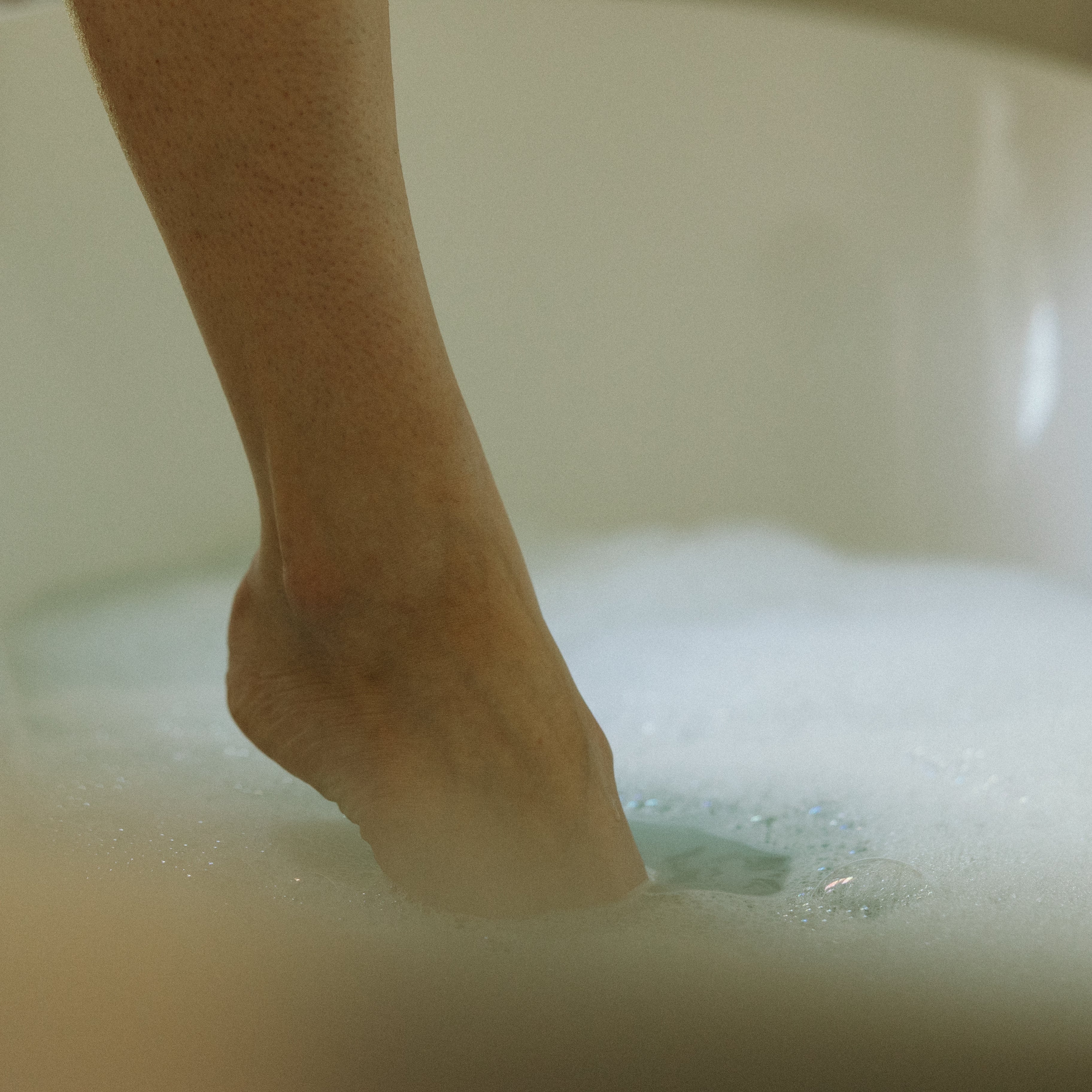 Touchy Feely Bubble Bath - Skin-Comforting Soak - Image 4