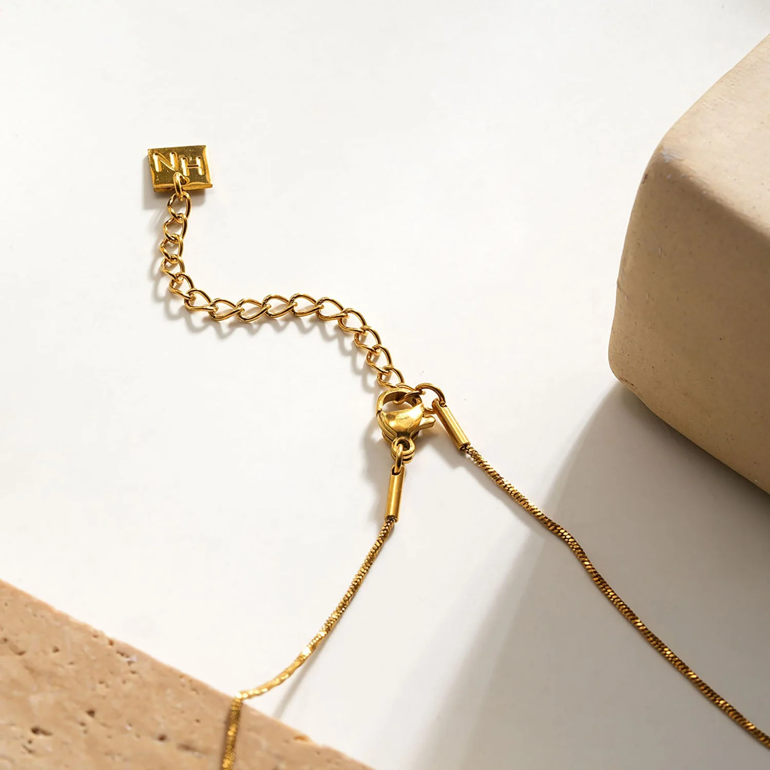 VAZSONY Gold: Effortless Grace - Dainty Textured Chain Necklace with Single Freshwater Pearl - Image 7
