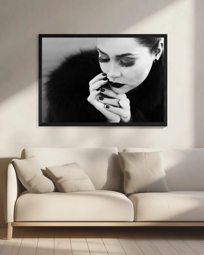 Wall art between fingers - Image 2