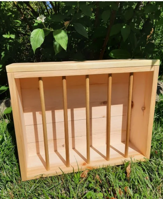 Mounted Hay Feeder for Rabbits & Guinea Pigs - Image 3