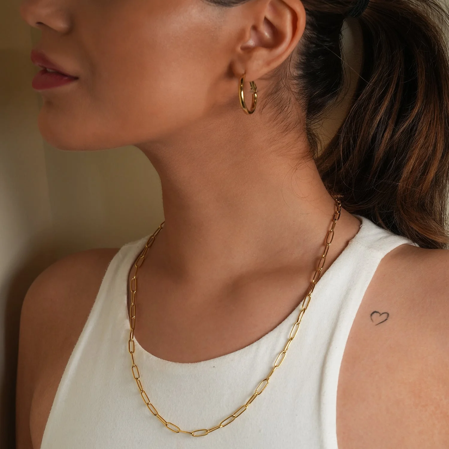 YOSHIKO: Mid-Width Essential Hoop Earrings Gold Size A (2 cm) - Image 12