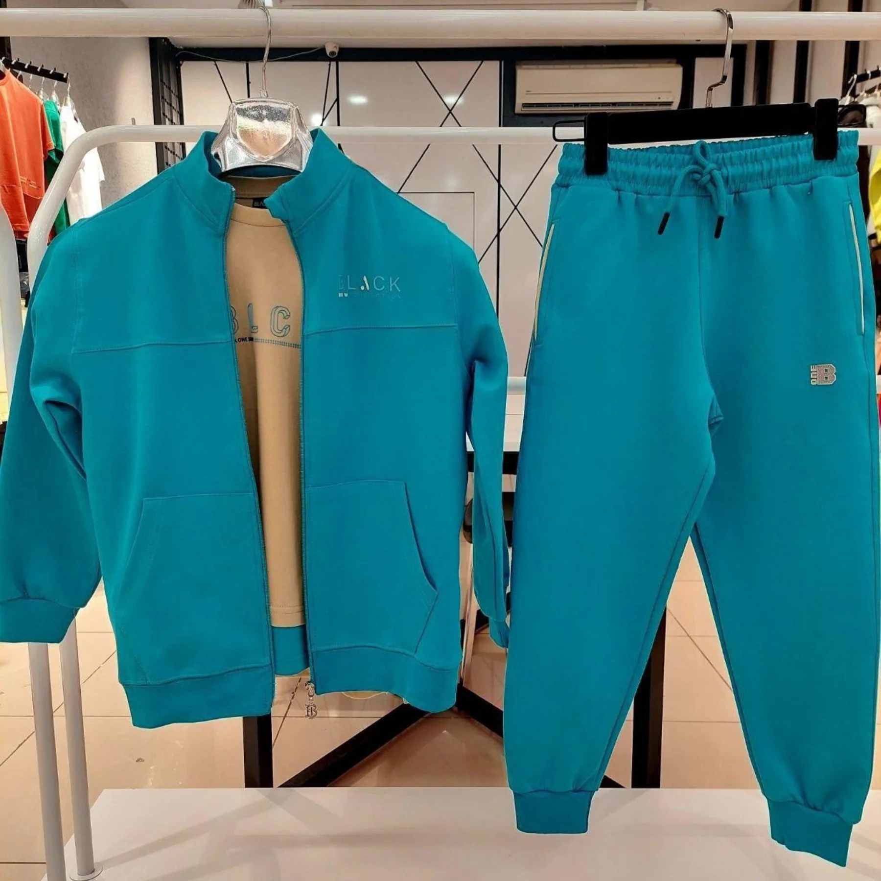 Zip-Up Tracksuit Unisex Casual Set - Image 3