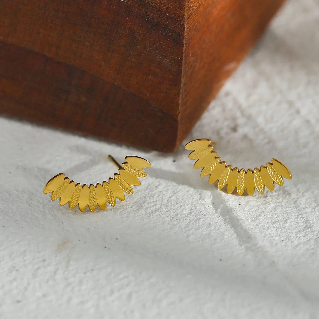 ZOEY: Curved Shaped Leaf Patterned Stud Earrings - Image 3